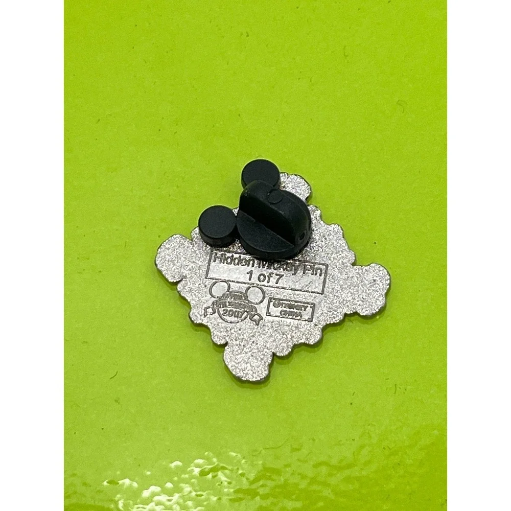Disney Hidden Mickey Pin 2007 Pirate Skull Compass Rose Enamel 1 of 7 Red‎ EUC